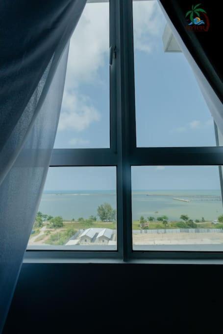 New Drawbridge Condo With Seaview And Pool Куала-Тренгану Экстерьер фото